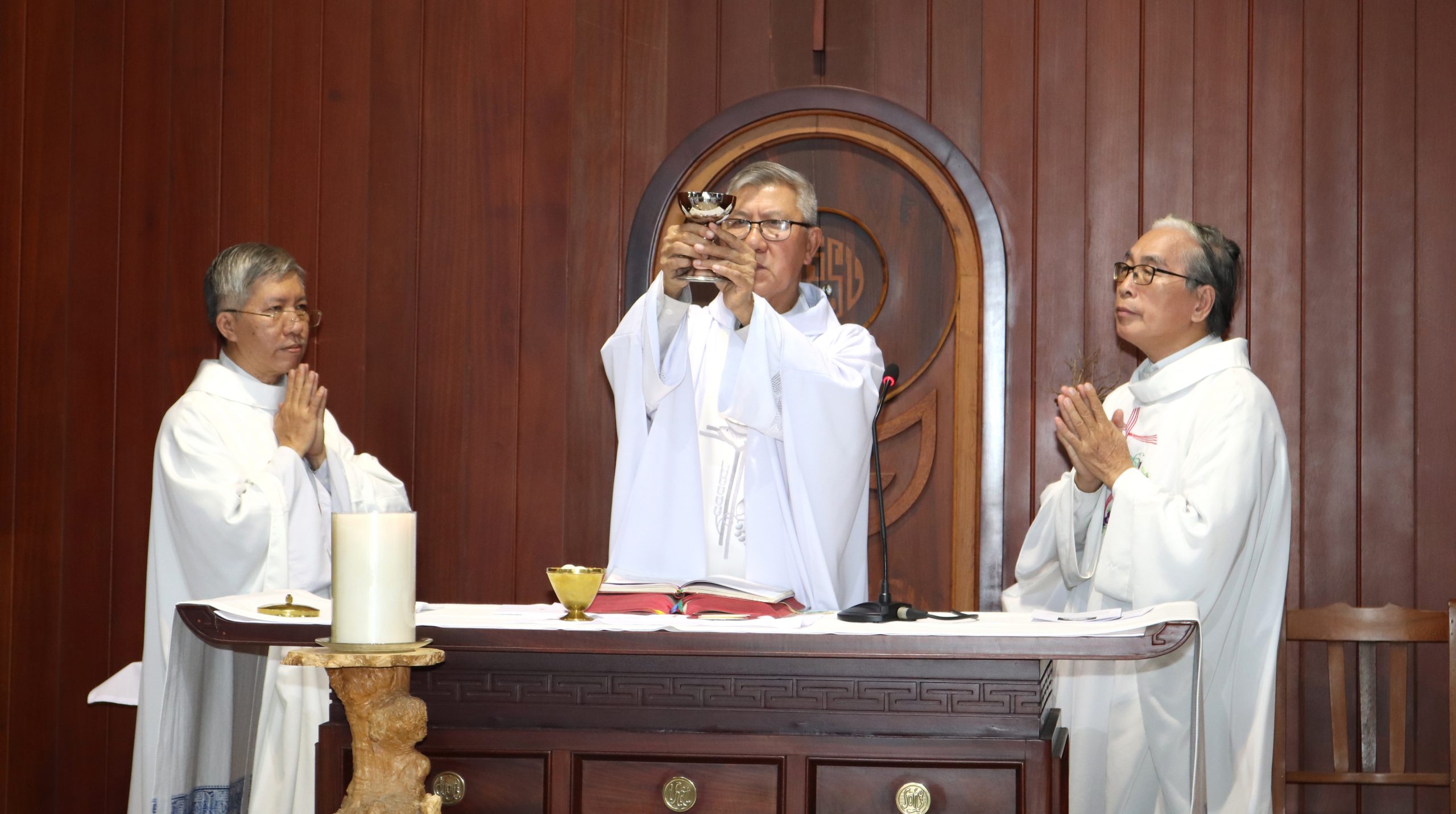 Một chút lịch sử sự hiện diện của Huynh đoàn Linh Mục Jesus Caritas Việt Nam